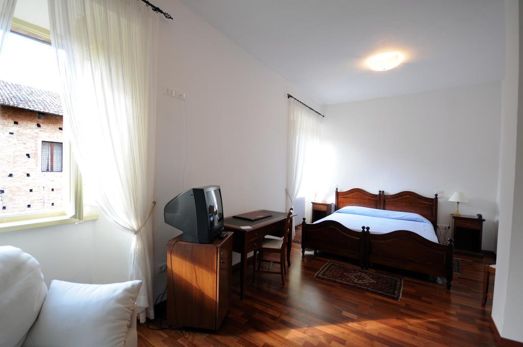 Guest House Domus אורבינו מראה חיצוני תמונה
